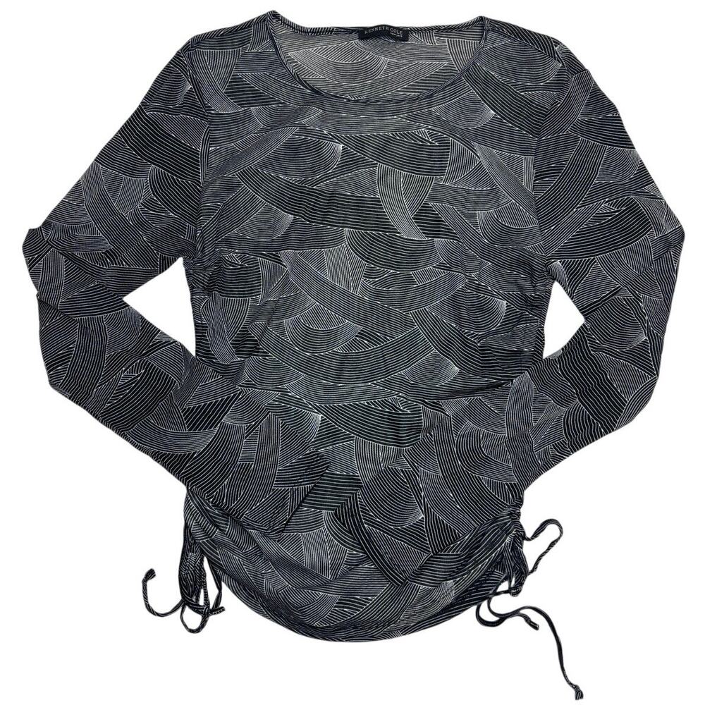 Double layer sheer Kenneth Cole blouse with a b&w abstract print 🤍🖤 Fits S/M